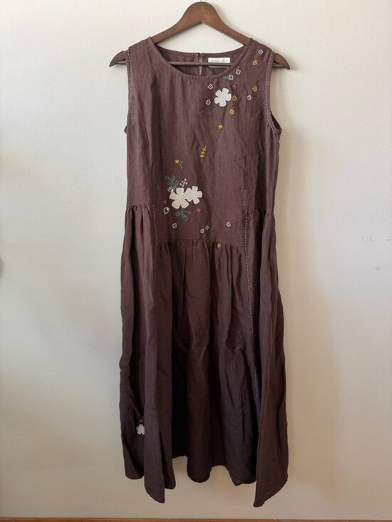 live linen Dresses & Skirts - Live Linen Embroidered Floral Sleeveless Midi Dress, Linen